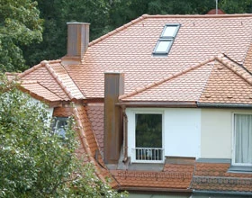 Denkmalgeschützte Jugendstilvilla mit Biberschwanzdach, Dachfenster und Kupferblech